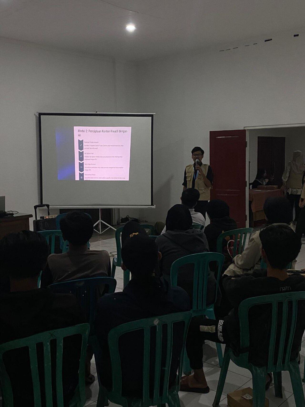 Pelatihan pemanfaatan teknologi bagi UMKM agar UMKM naik kelas